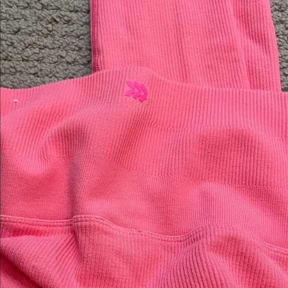All in Motion Pink Leggings and Top Set - Picture 7 of 8